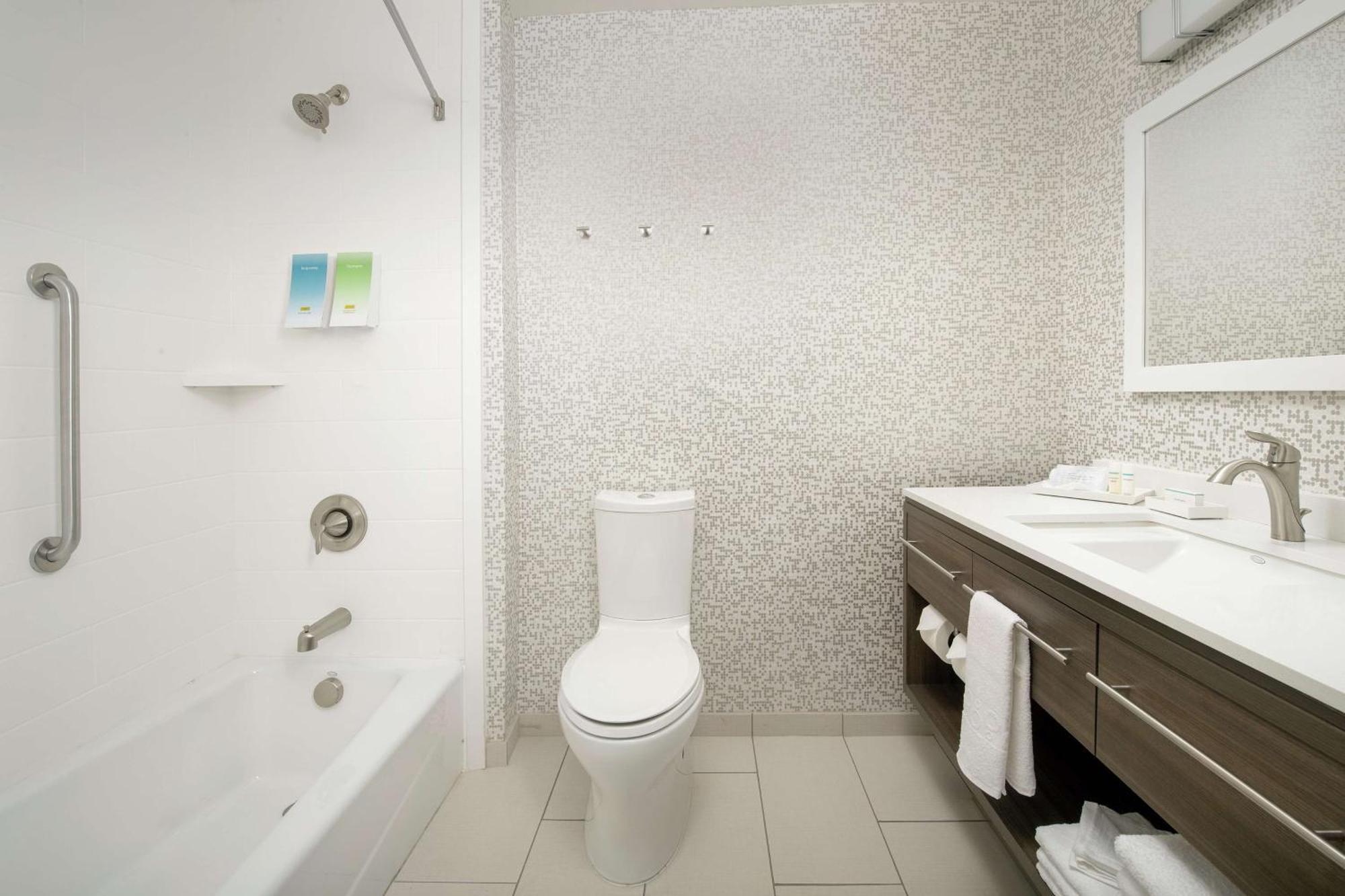 Home2 Suites By Hilton Лонгмънт Екстериор снимка
